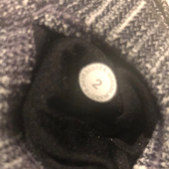 ALIGN LULULEMON 21’ CROSS WAIST SIZE 2 - Picture 4 of 7